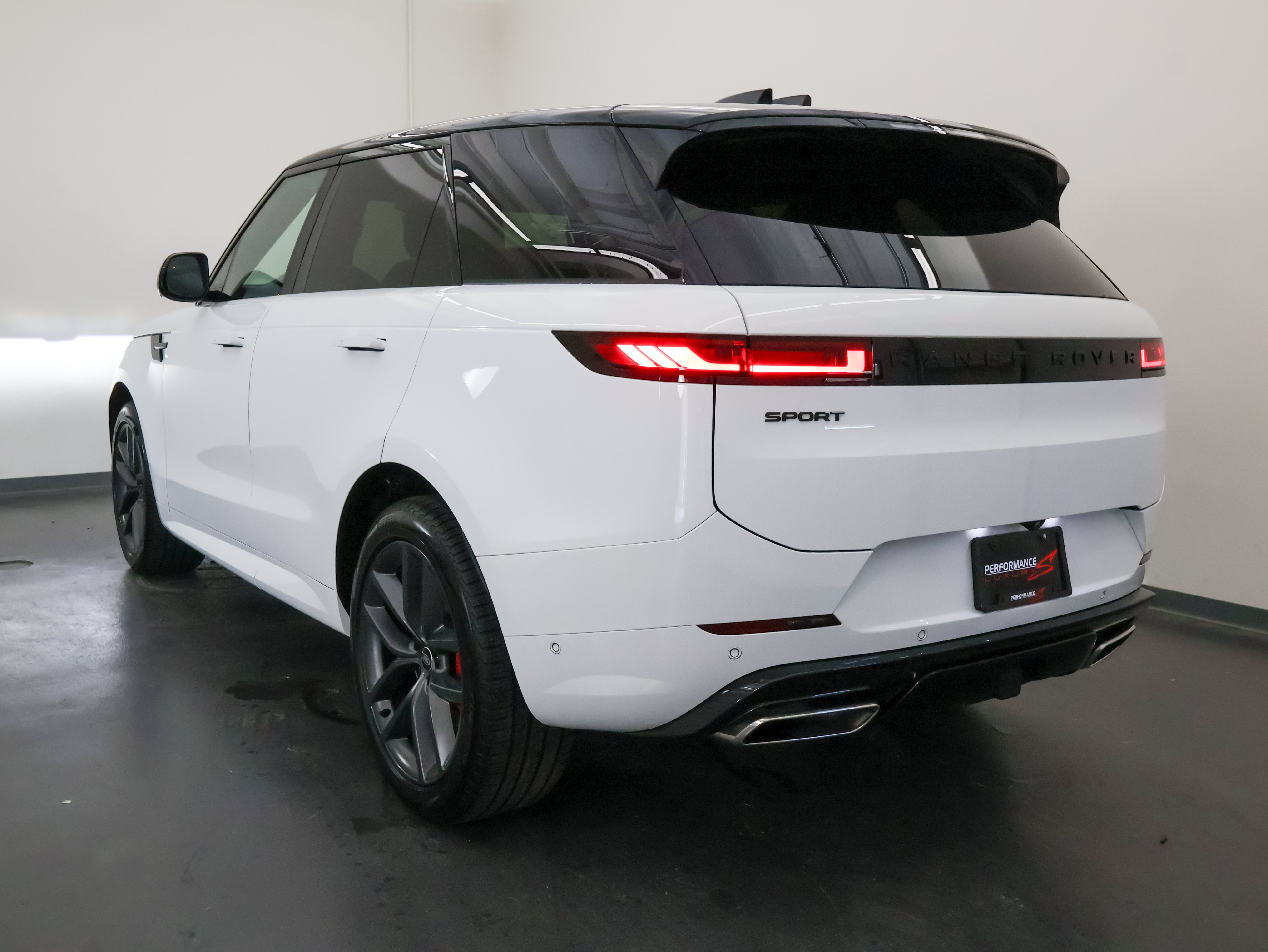 Used 2024 Land Rover Range Rover Sport Dynamic SE AWD/4WD image 5