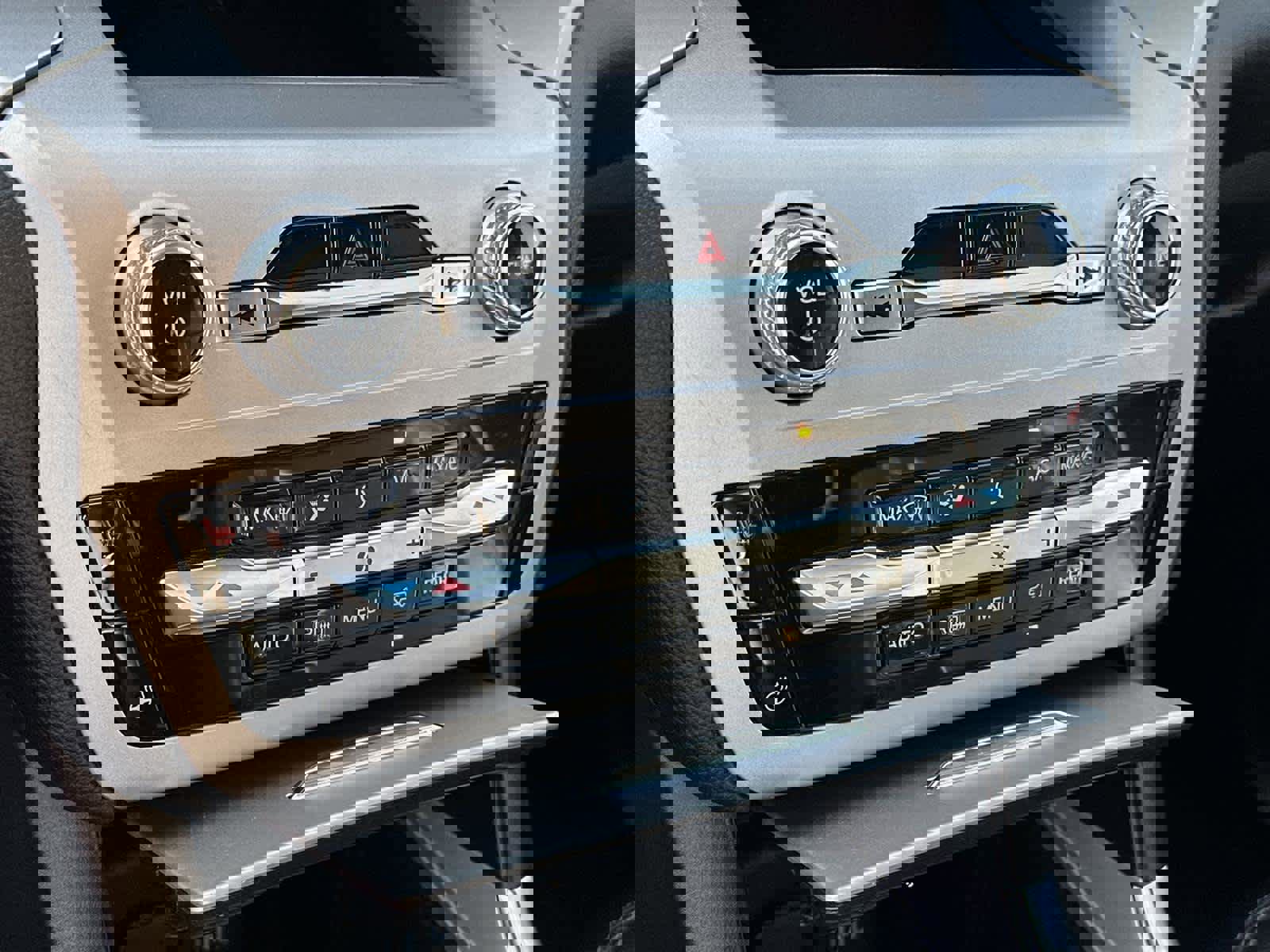 Used 2023 Ford Explorer XLT w/ Equipment Group 202A image 27