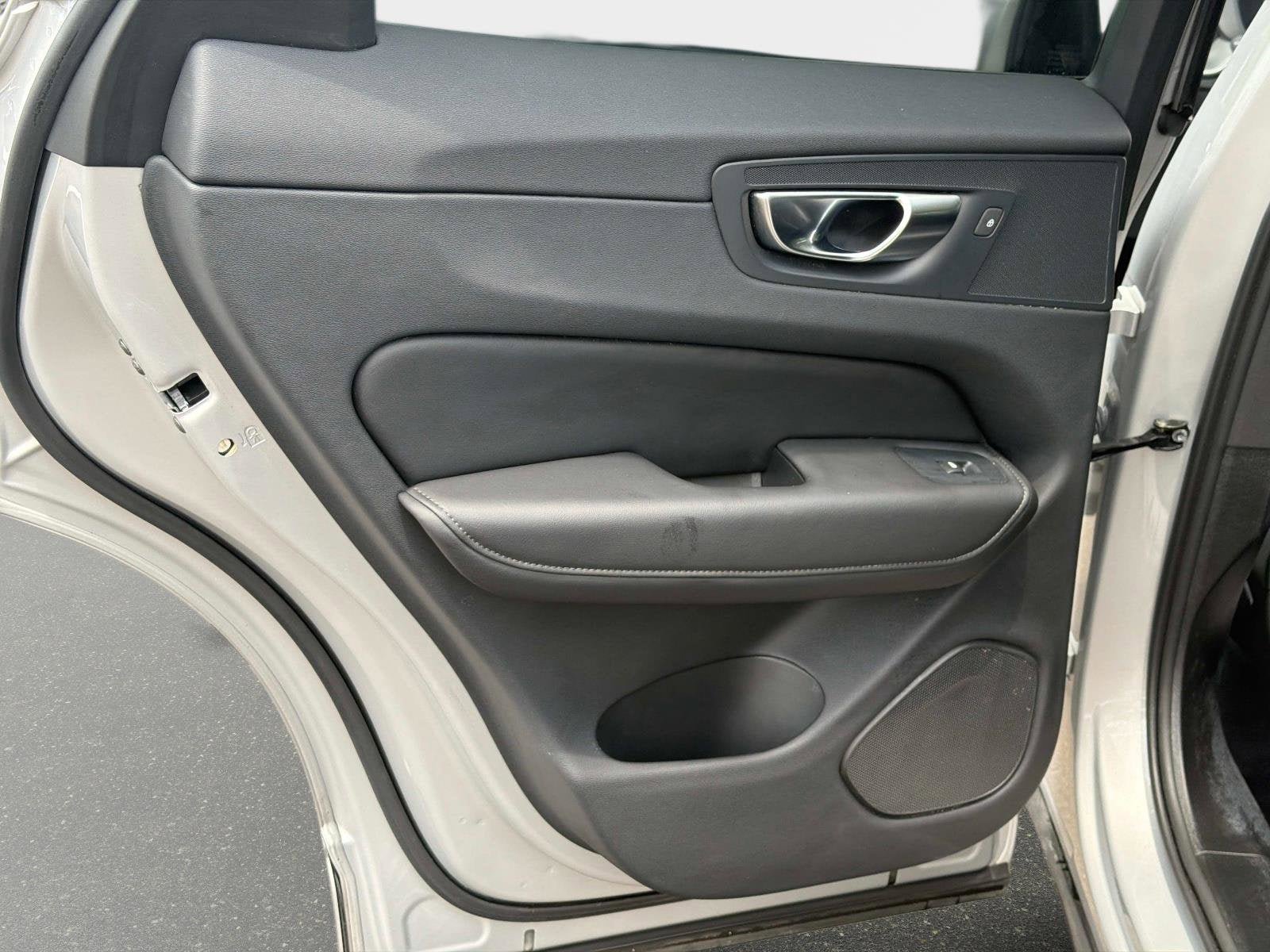 Certified 2025 Volvo XC60 B5 Core AWD/4WD image 12