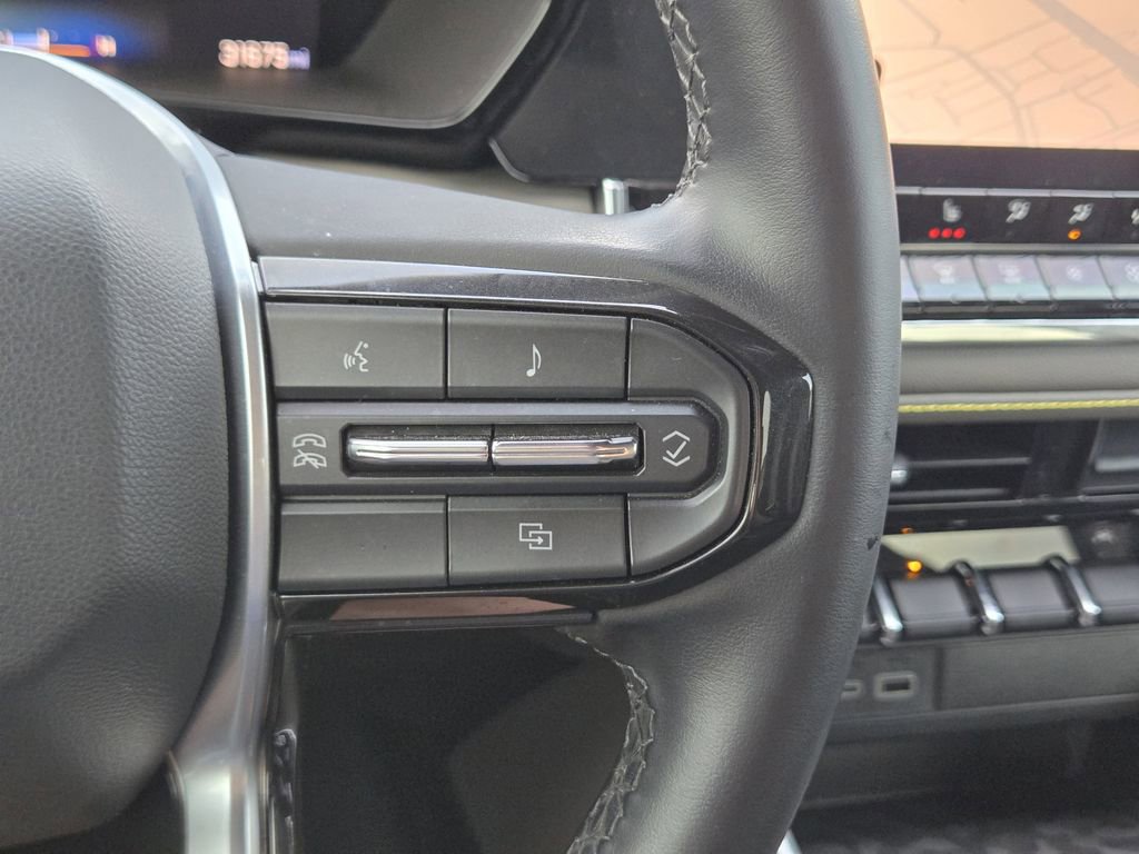 Used 2024 Chevrolet Colorado ZR2 w/ Technology Package AWD/4WD image 32