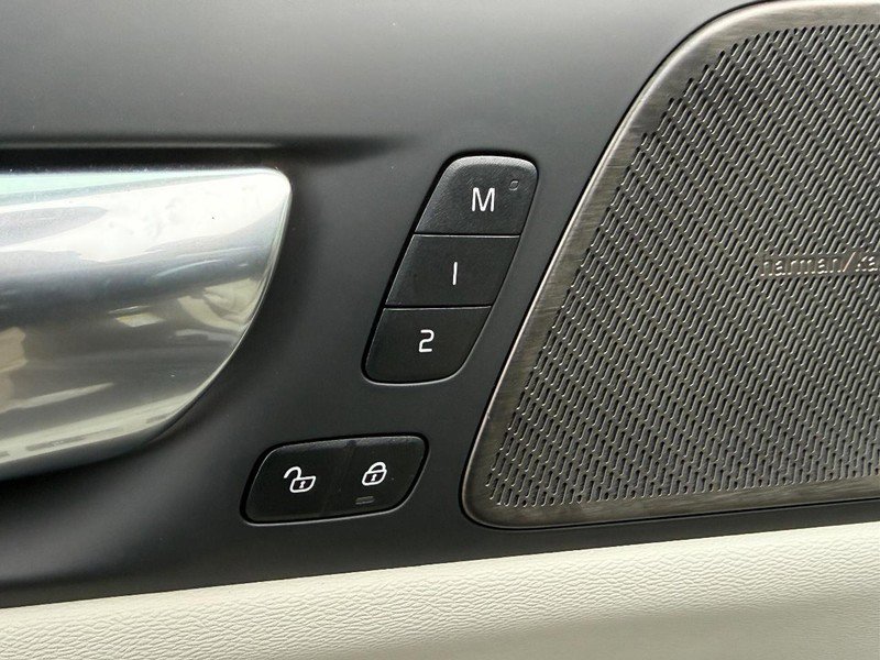 New 2026 Volvo V60 B5 Cross Country Plus w/ Climate Package image 10