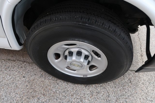 Used 2021 Chevrolet Express 2500 Extended RWD image 15