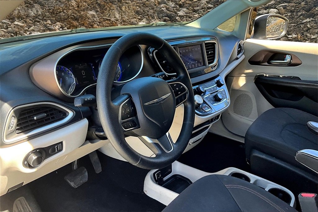 Used 2019 Chrysler Pacifica L image 4