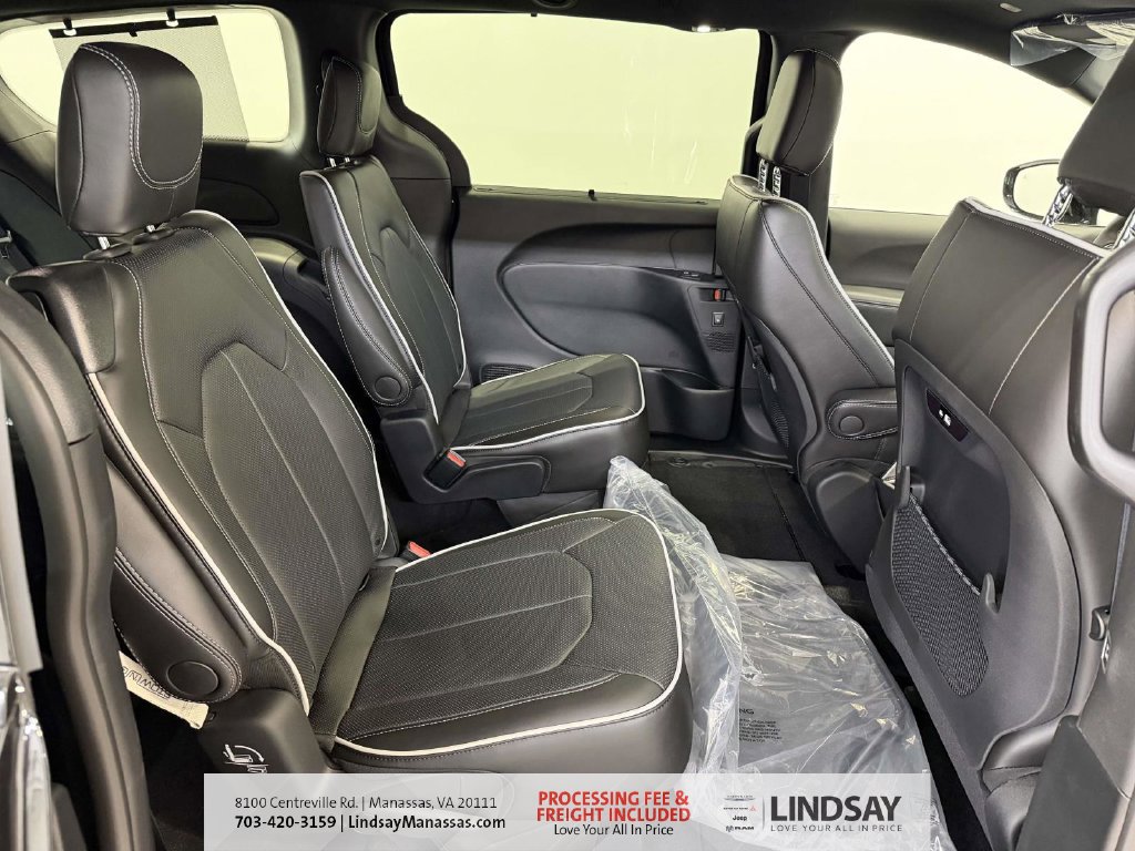 New 2027 Chrysler Pacifica Limited AWD/4WD image 15