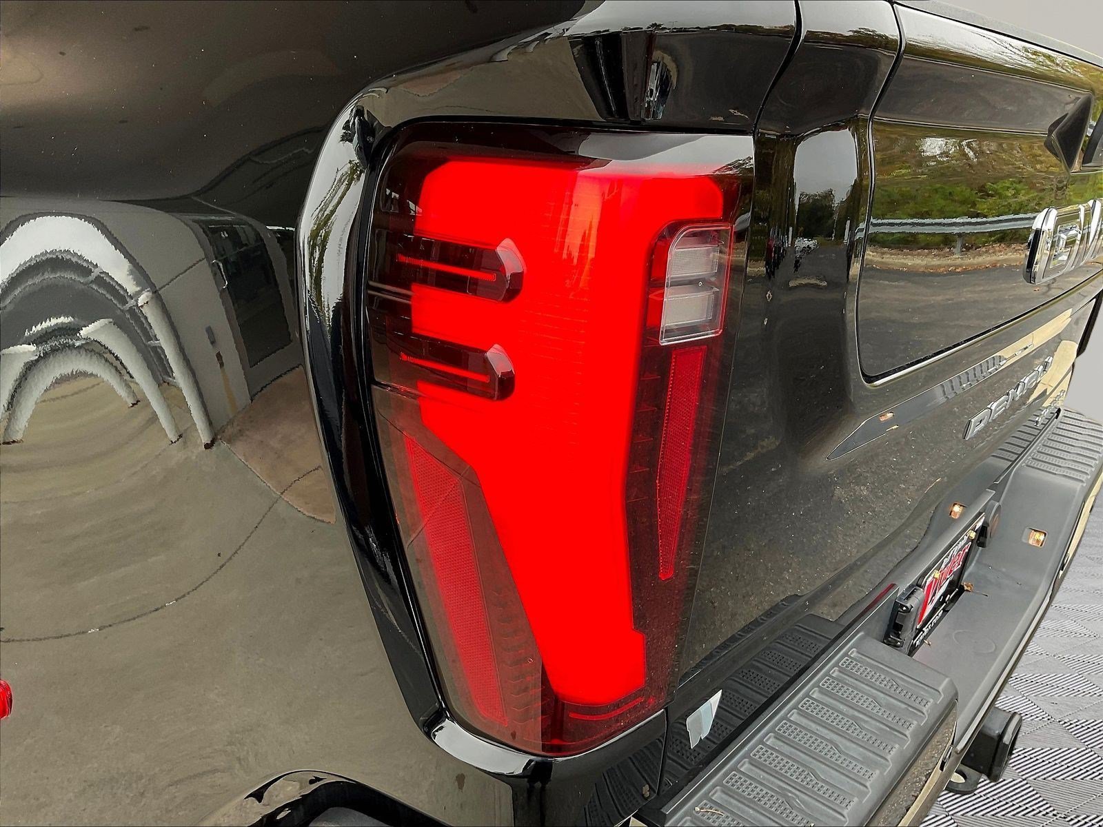 Used 2024 GMC Sierra 3500 Denali w/ Technology Package AWD/4WD image 24