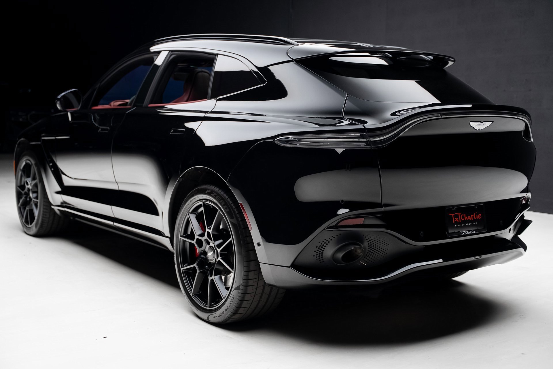 Used 2021 Aston Martin DBX image 24