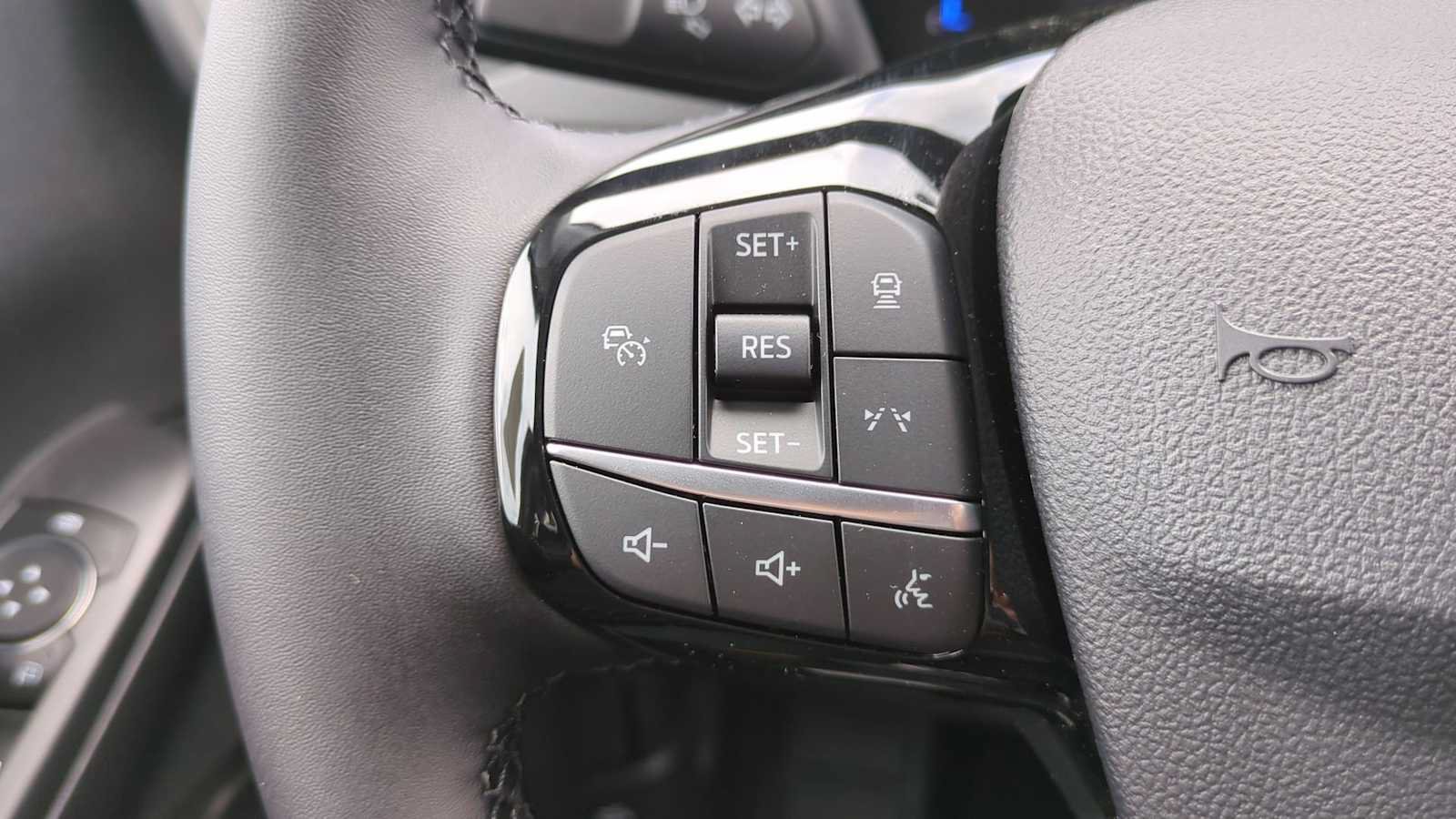 New 2025 Ford Escape SE FWD image 19