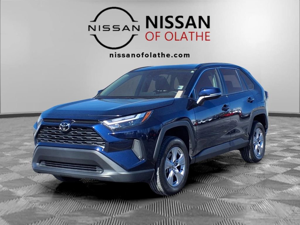 Used 2025 Toyota RAV4 XLE AWD/4WD image 1