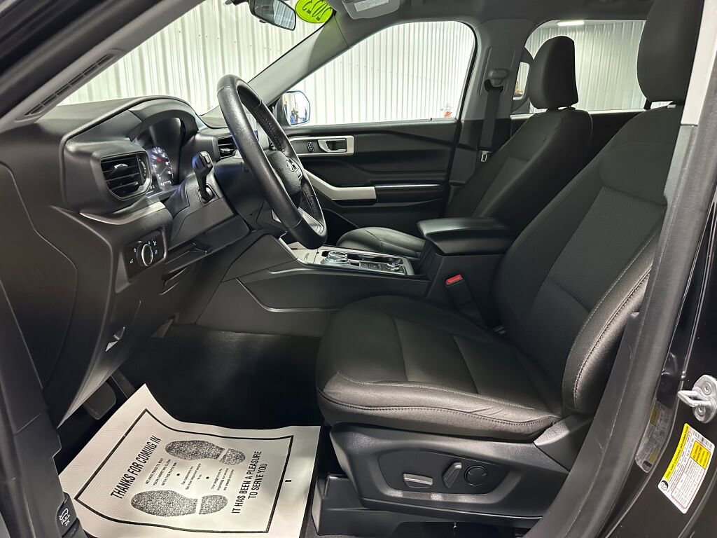 Used 2023 Ford Explorer XLT image 9