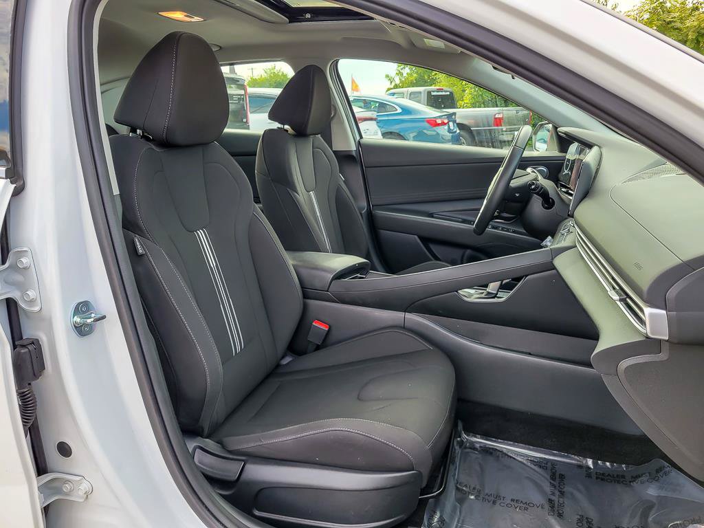 Used 2025 Hyundai Elantra SEL FWD image 32