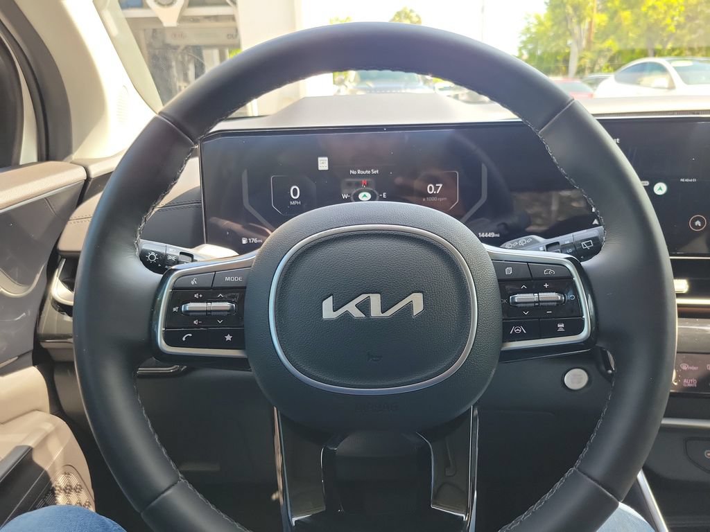 Certified 2026 Kia Carnival SX Prestige FWD image 19