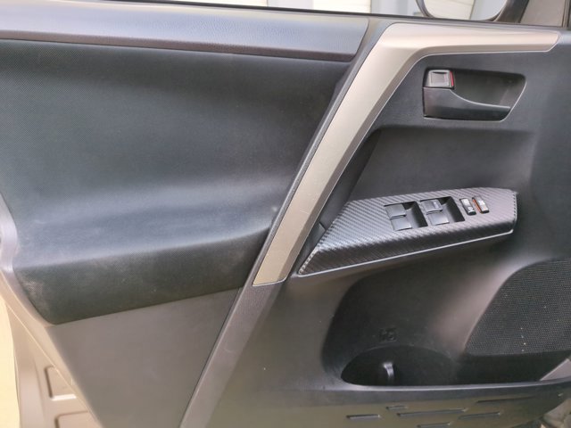 Used 2015 Toyota RAV4 LE image 11