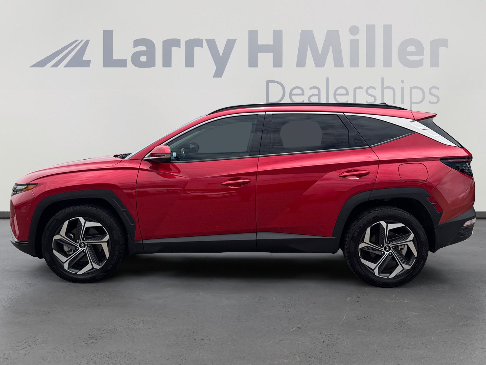Used 2023 Hyundai Tucson Limited AWD/4WD image 2