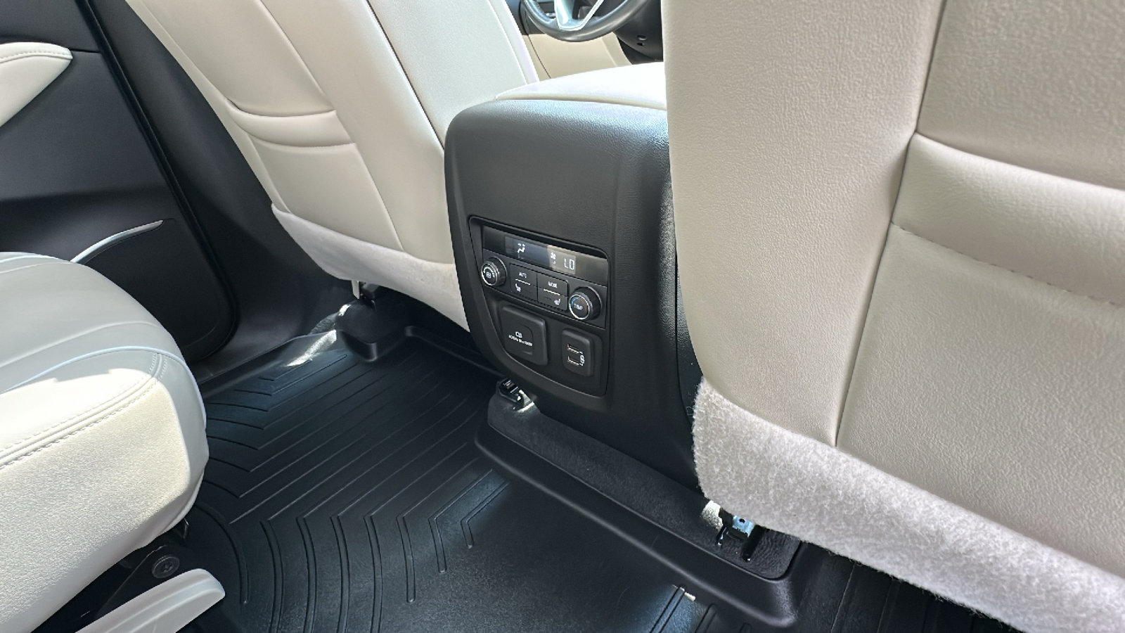 Used 2022 Buick Enclave Avenir w/ Avenir Technology Package AWD/4WD image 28
