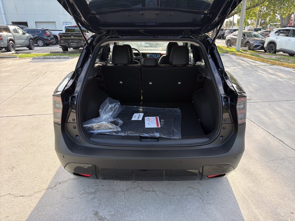 New 2026 Nissan Kicks SR w/ Cold Weather Package FWD image 30