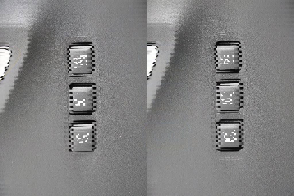 Used 2022 Subaru Ascent Limited w/ Technology Package image 32