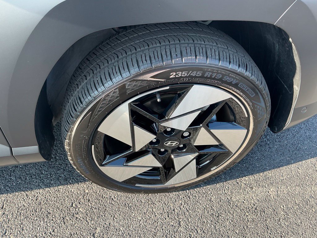 Certified 2025 Hyundai Kona Limited AWD/4WD image 6