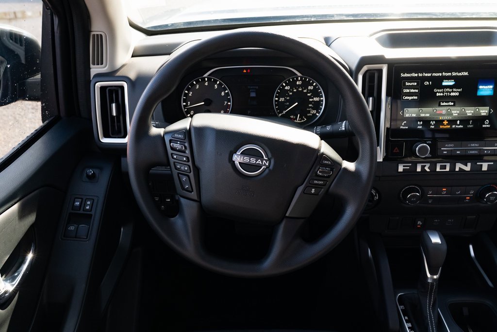 Used 2025 Nissan Frontier SV image 11