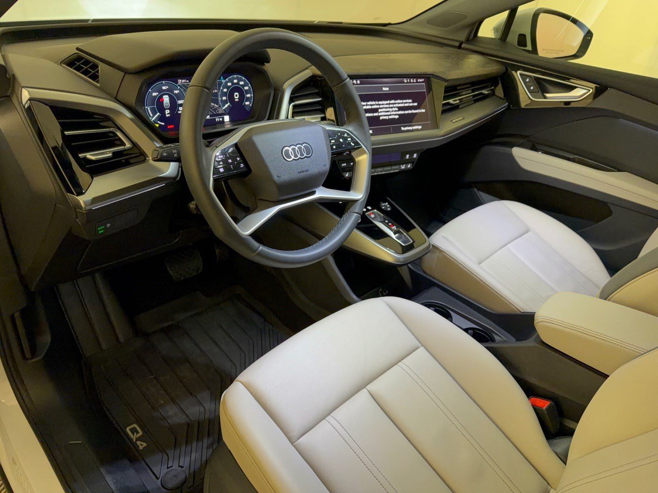 Used 2025 Audi Q4 e-tron Premium w/ Convenience Package RWD image 4