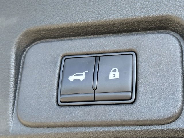Used 2024 Nissan Rogue SV AWD/4WD image 14