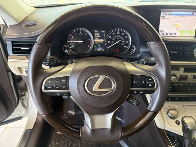 Used 2016 Lexus ES 350 w/ Luxury Package w/Wood Trim image 32