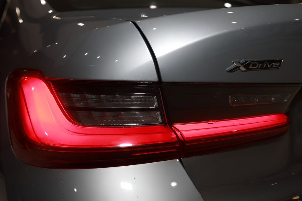 Used 2023 BMW 330e xDrive w/ Premium Package image 26