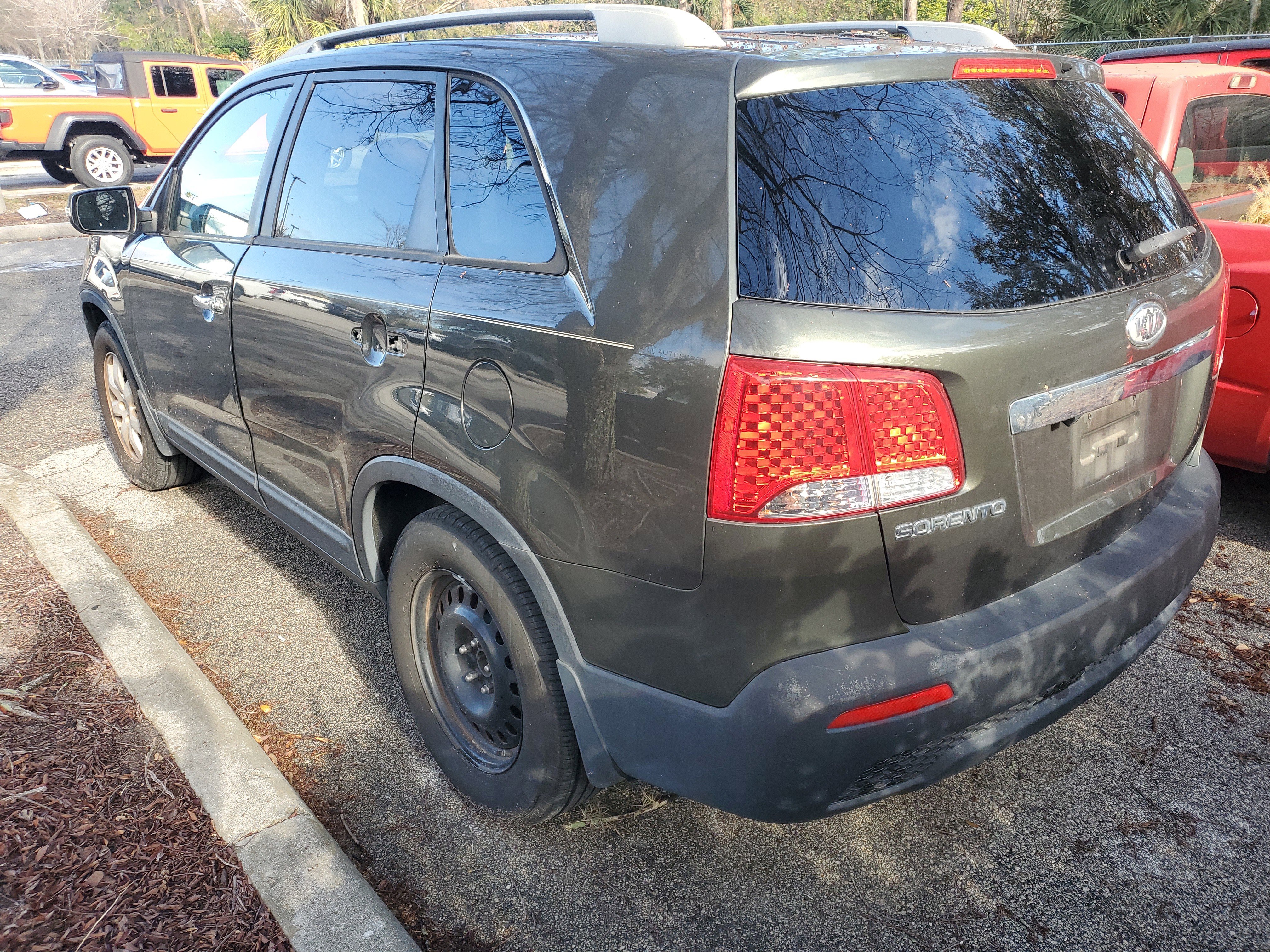 Used 2012 Kia Sorento LX w/ Convenience Pkg image 3