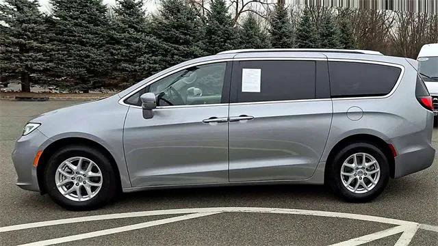 Certified 2021 Chrysler Pacifica Touring-L image 5