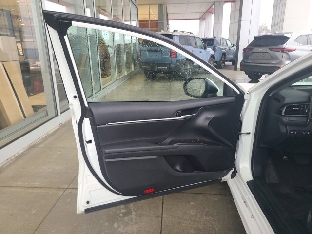 Used 2024 Toyota Camry SE image 17
