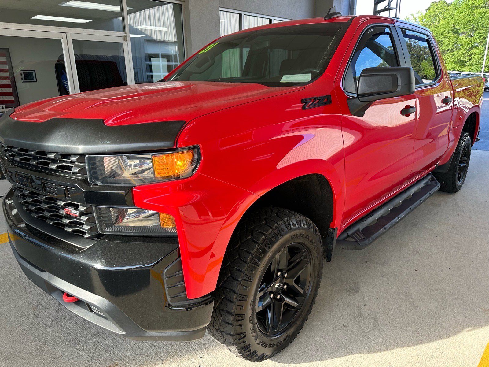 Used 2021 Chevrolet Silverado 1500 Custom Trail Boss w/ LPO, Dark Essentials Package AWD/4WD image 3
