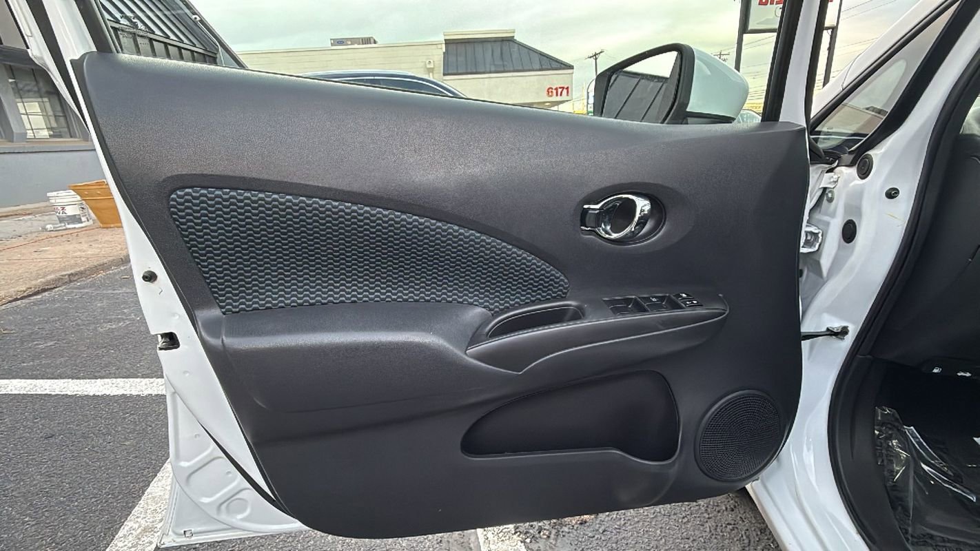 Used 2017 Nissan Versa Note SV image 9