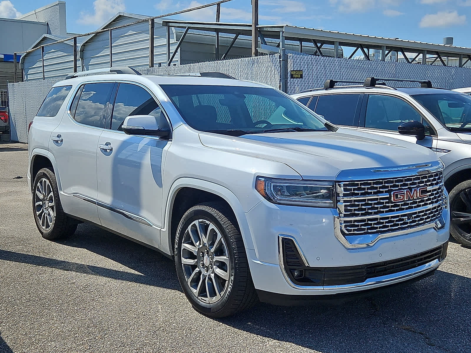 Used 2023 GMC Acadia Denali w/ Denali Ultimate Package FWD image 2