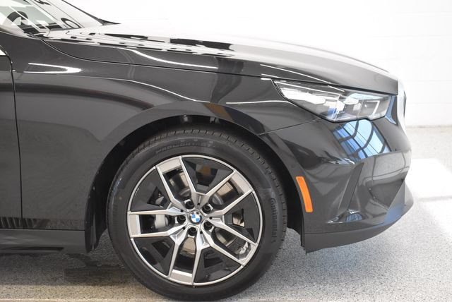 New 2027 BMW 530i xDrive w/ Premium Package AWD/4WD image 13