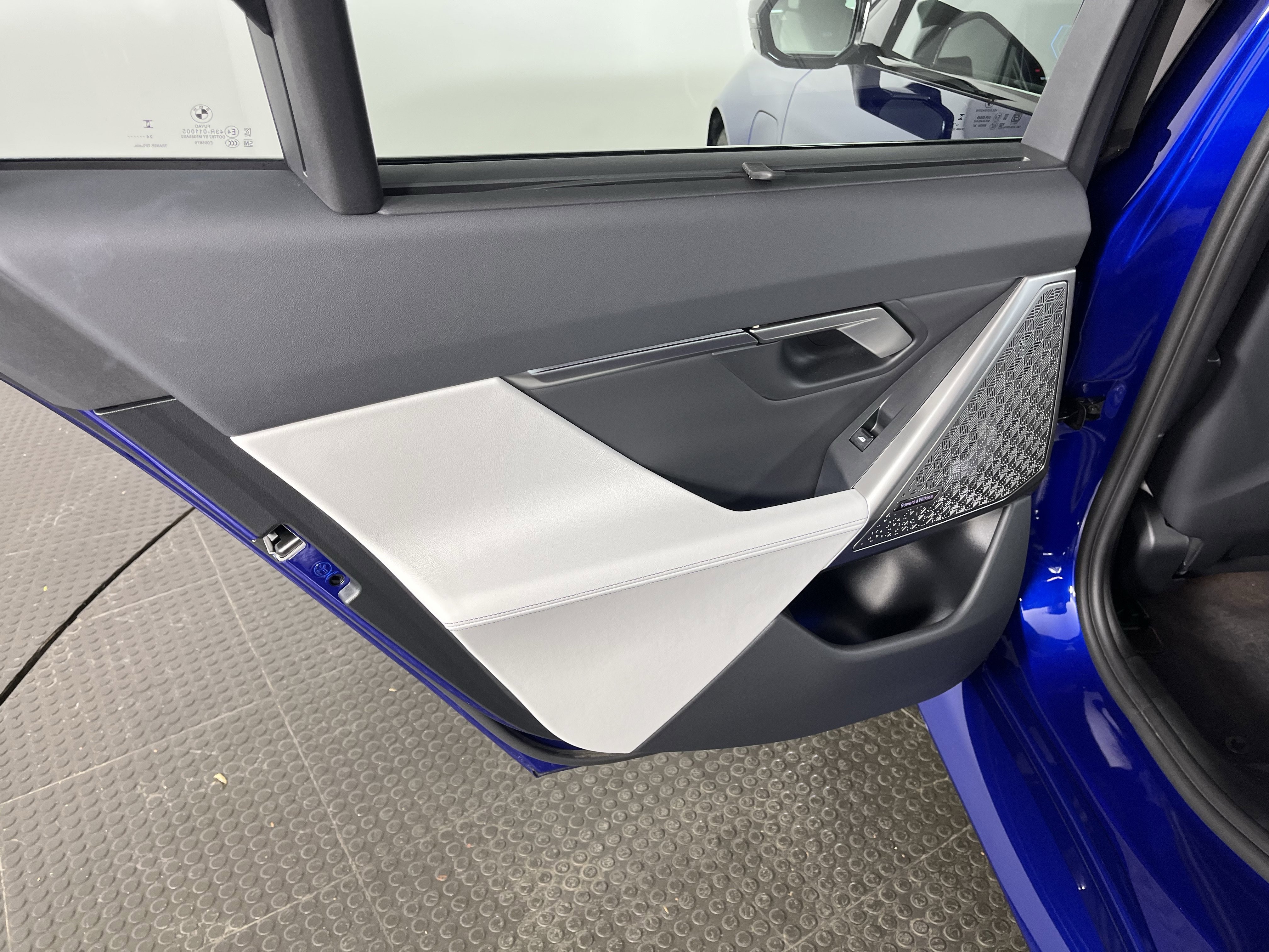 Certified 2025 BMW M5 w/ Carbon Package image 16