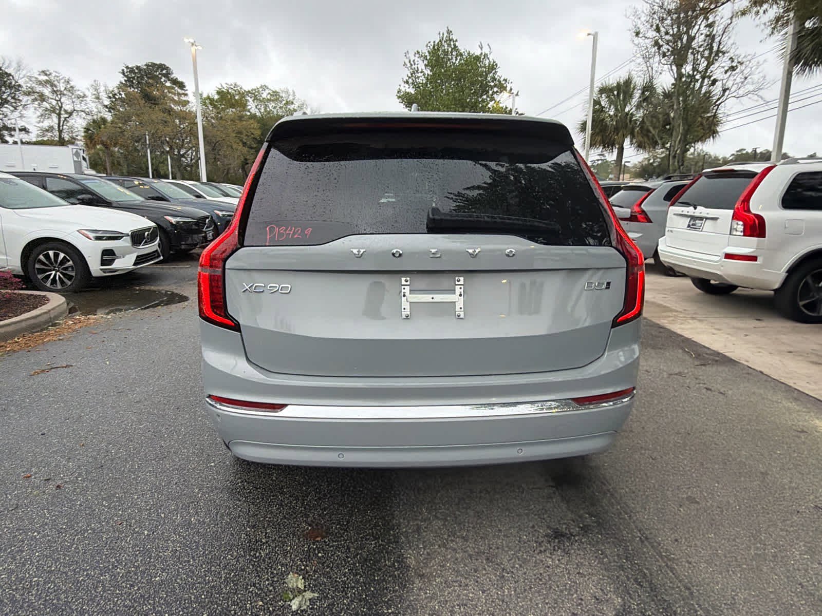 Used 2025 Volvo XC90 B5 Plus image 12