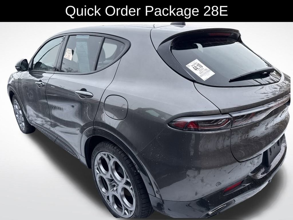 Used 2024 Alfa Romeo Tonale Veloce video 3