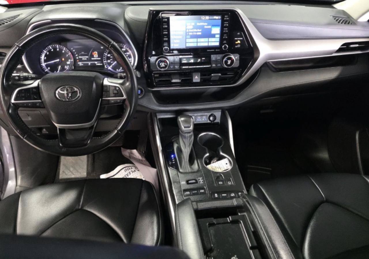 Used 2022 Toyota Highlander XLE AWD/4WD image 15