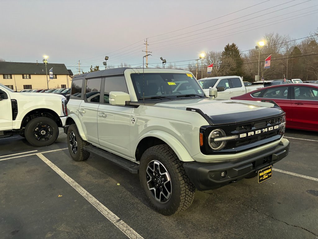 Used 2024 Ford Bronco Outer Banks image 2