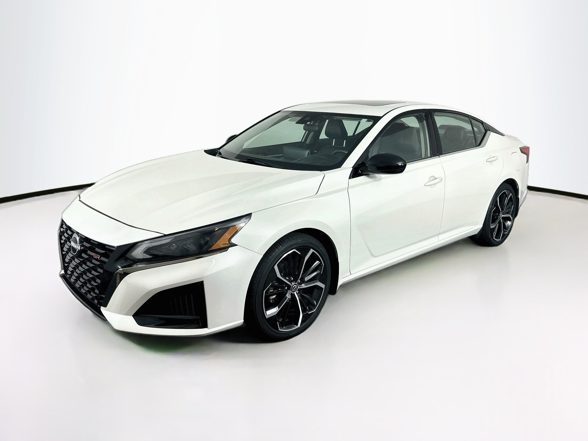 Used 2023 Nissan Altima 2.5 SR w/ SR Premium Package FWD image 3