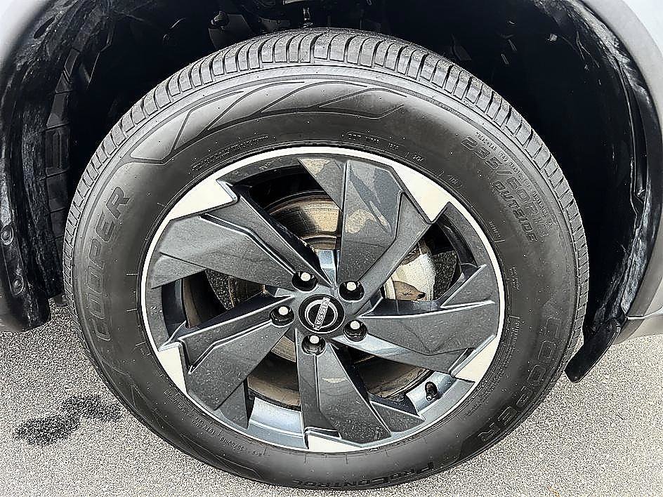 Certified 2024 Nissan Rogue SV AWD/4WD image 12
