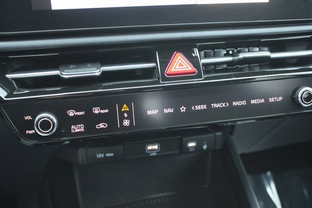 Used 2023 Kia Niro EX image 7