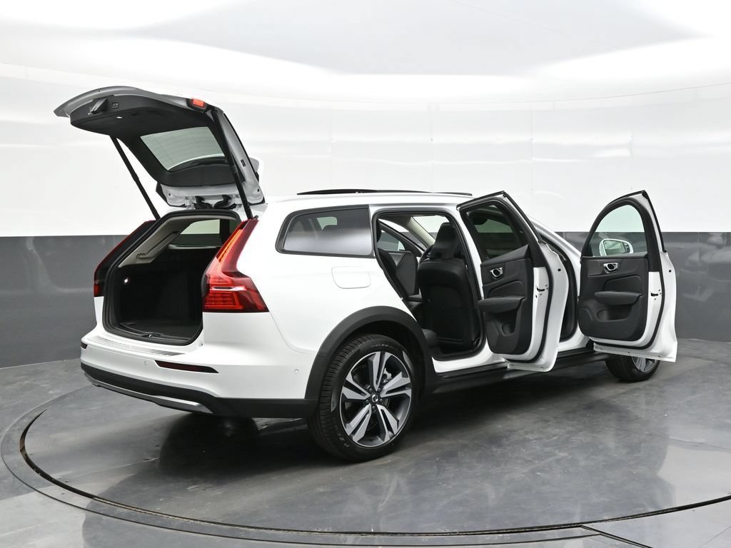 New 2026 Volvo V60 B5 Cross Country Plus w/ Protection Package Premier AWD/4WD image 42