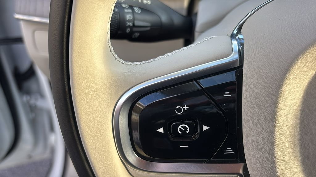 Used 2025 Volvo XC90 B6 Plus AWD/4WD image 16