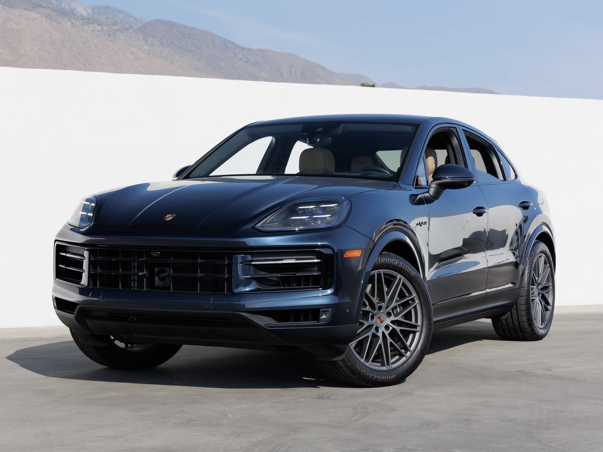 Certified 2025 Porsche Cayenne E-Hybrid Coupe AWD/4WD image 1