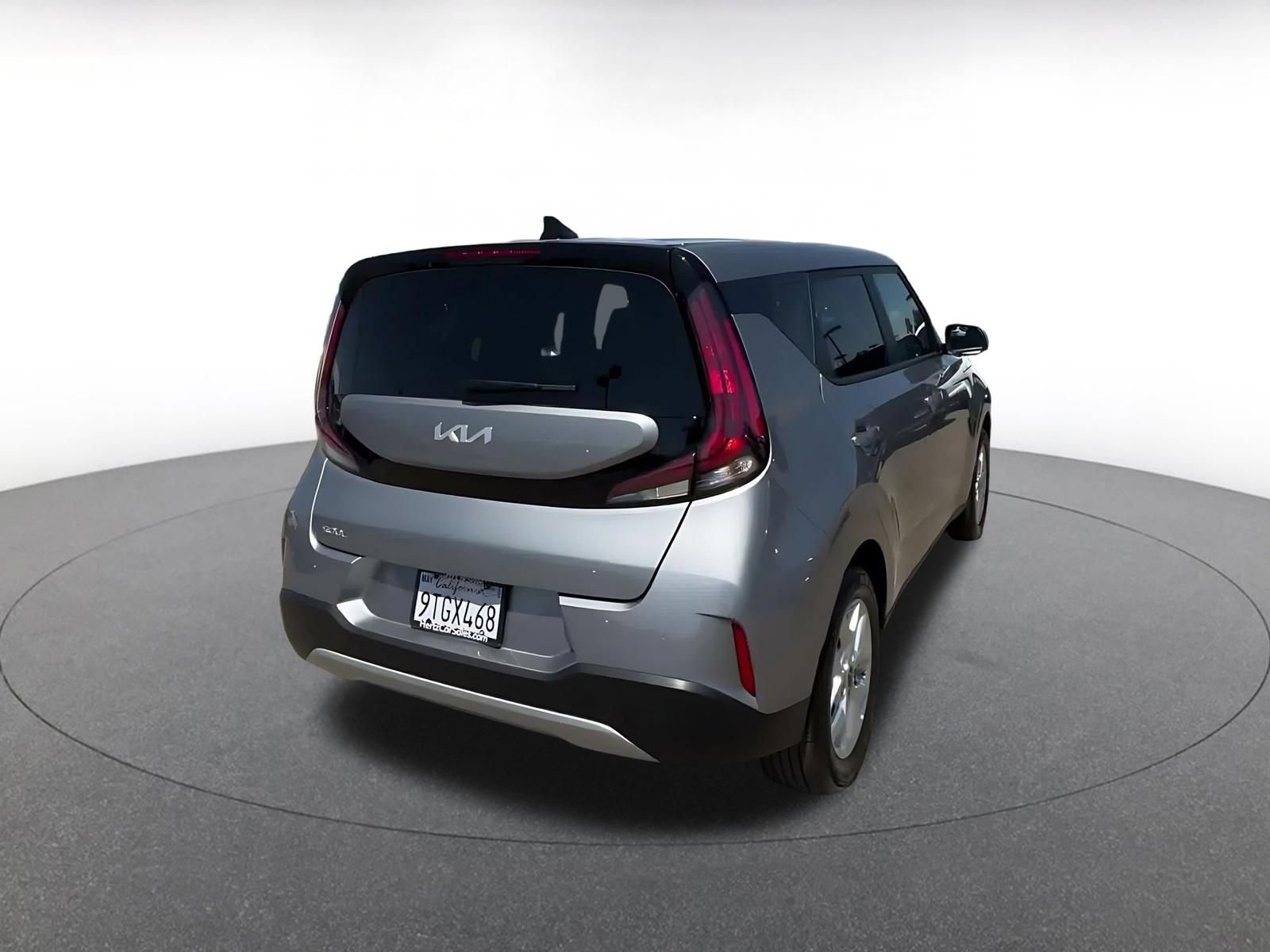 Used 2025 Kia Soul LX w/ LX Technology Package FWD image 12