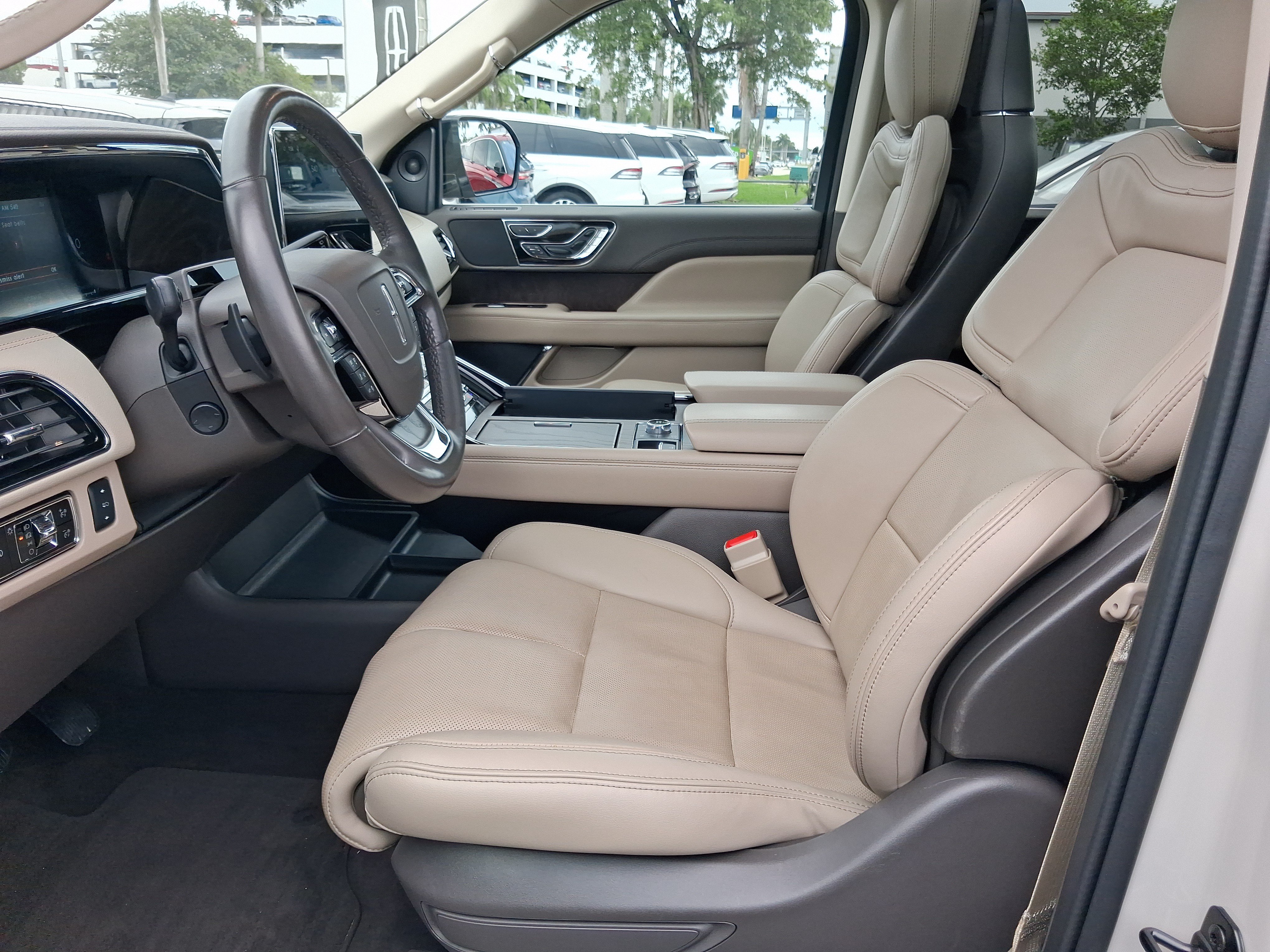 Used 2023 Lincoln Navigator L Reserve RWD image 11