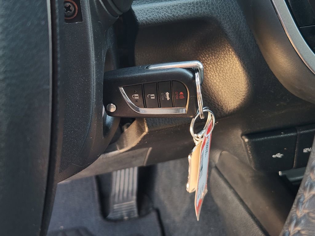 Used 2024 Toyota Camry SE image 25