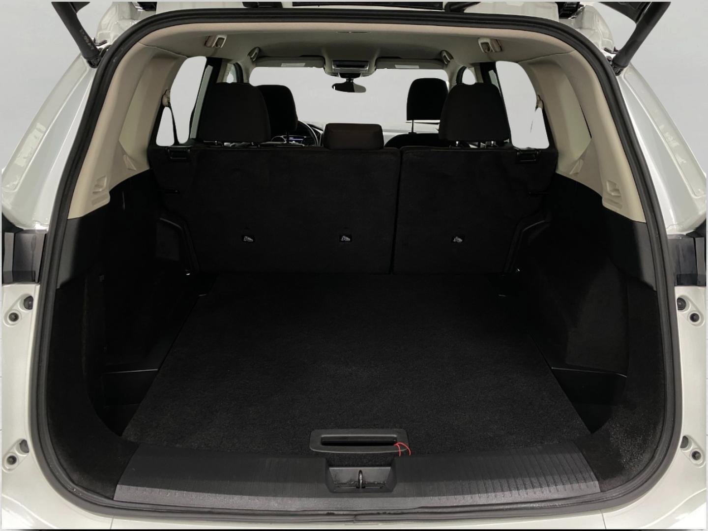 Used 2025 Nissan Rogue SV image 5