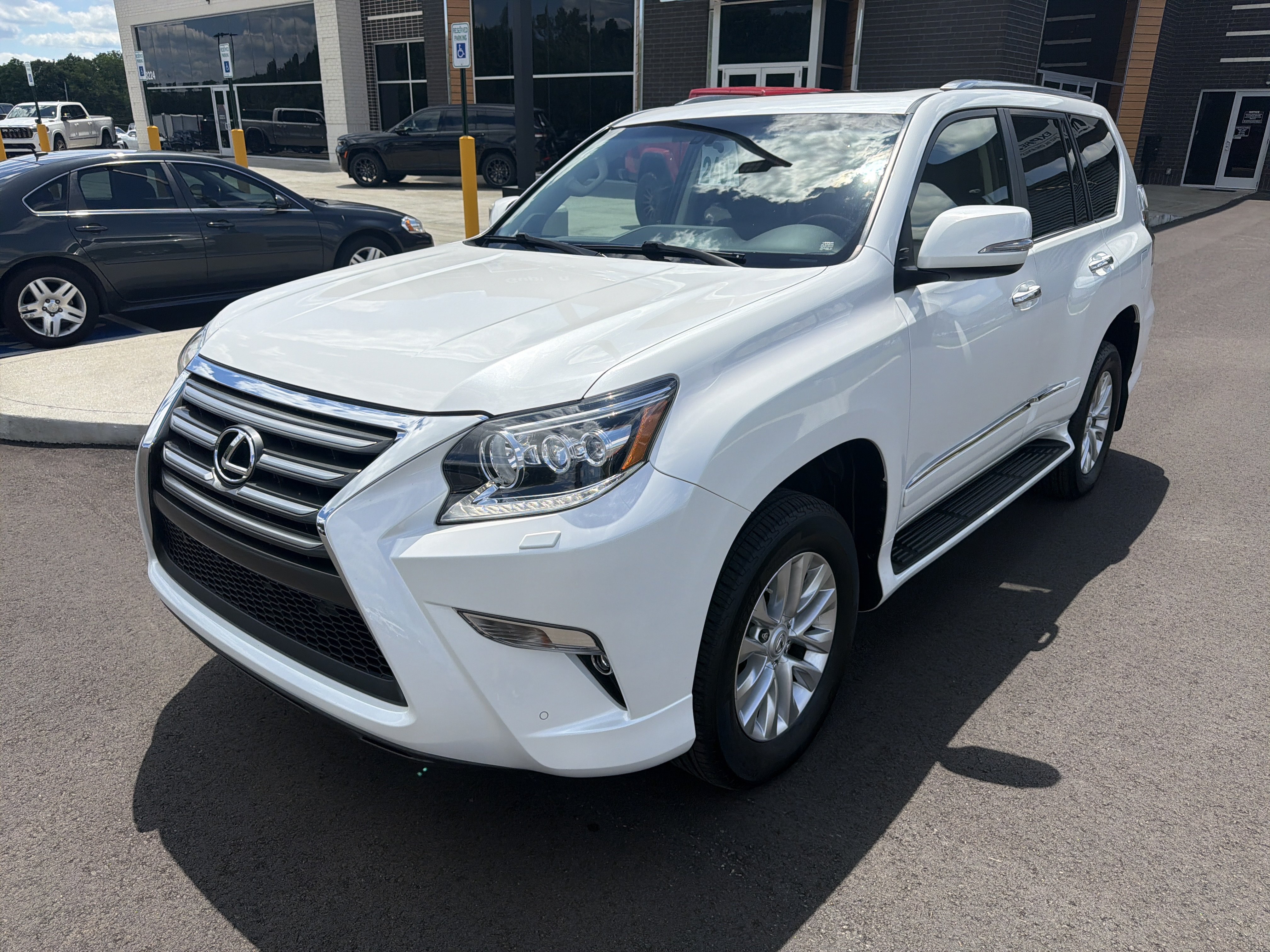 Used 2018 Lexus GX 460 Premium AWD/4WD image 2