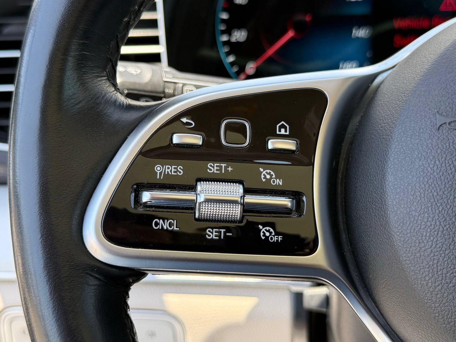Used 2022 Mercedes-Benz GLS 450 4MATIC w/ Warmth & Comfort Package image 31